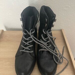 Universal Thread Black Combat Boots
